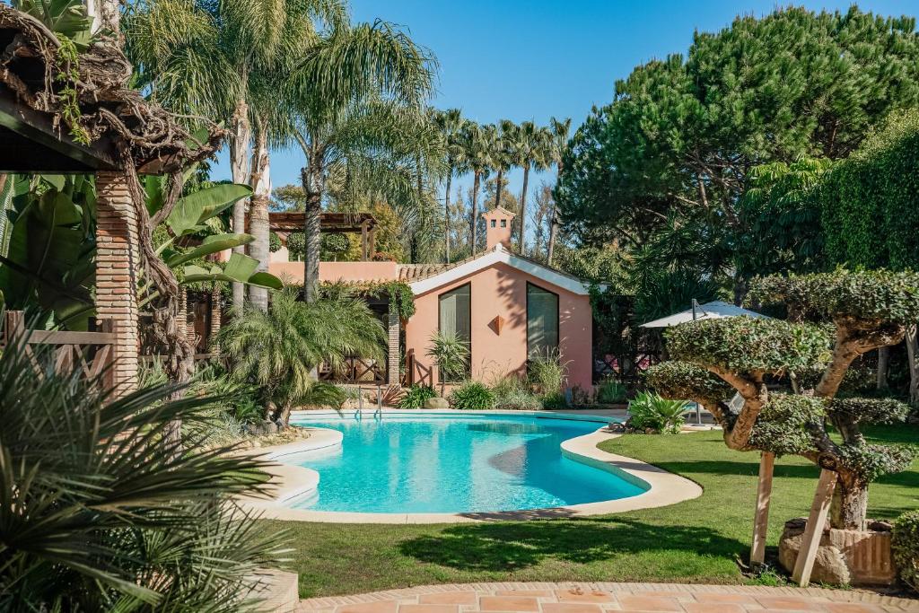 Swimmingpoolen hos eller tæt på Villa Bambú Marbella