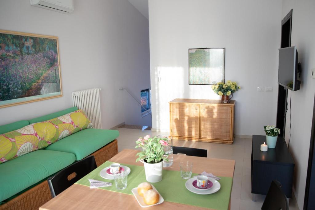 Televízia a/alebo spoločenská miestnosť v ubytovaní Ki Vista Apartment