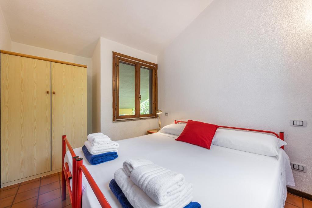 A bed or beds in a room at Domus Carlotta Apartment with sea view Villasimius