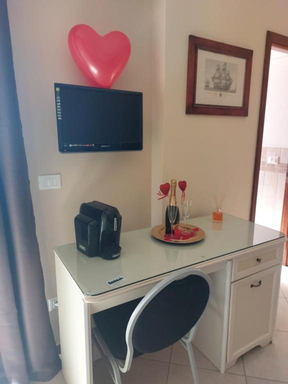 Telewizja i/lub zestaw kina domowego w obiekcie Fiumicino Inn Airport