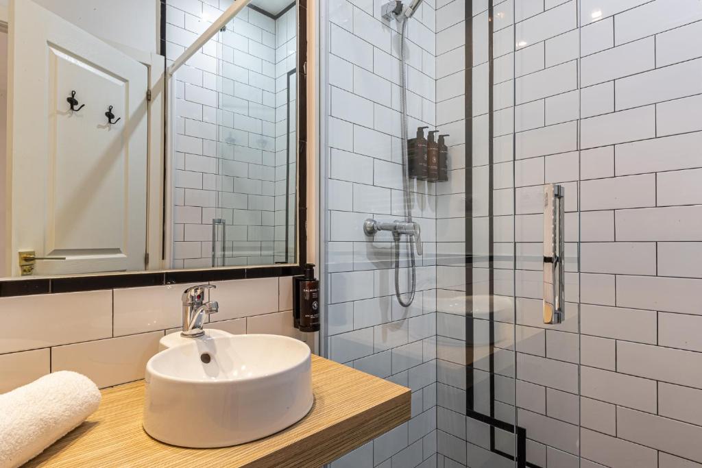 A bathroom at Waou La Latina IV - Alquiler Corta Duración