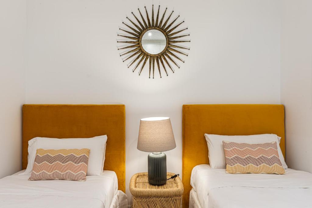A bed or beds in a room at Waou La Latina IV - Alquiler Corta Duración