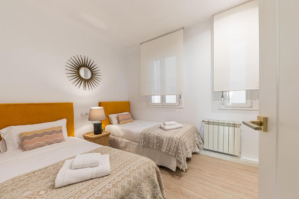 A bed or beds in a room at Waou La Latina IV - Alquiler Corta Duración