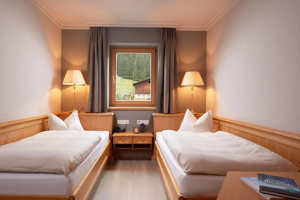Postel nebo postele na pokoji v ubytování Adler Inn Tyrol Mountain Resort SUPERIOR