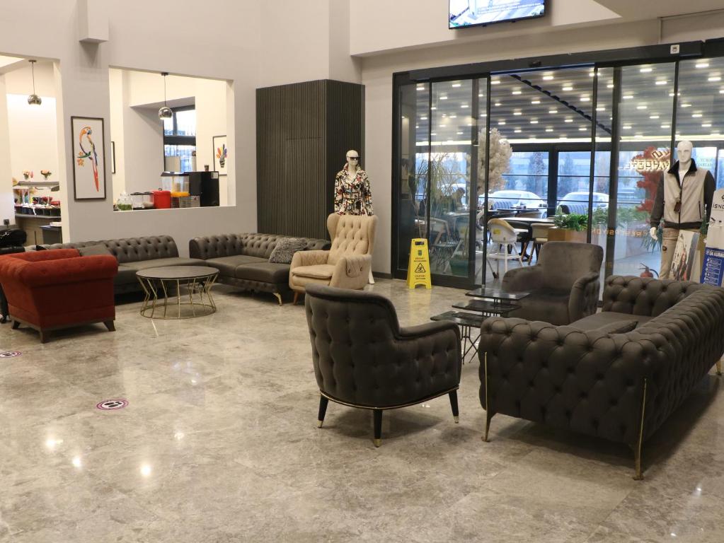 Posezení v ubytování Isnova Hotel Airport
