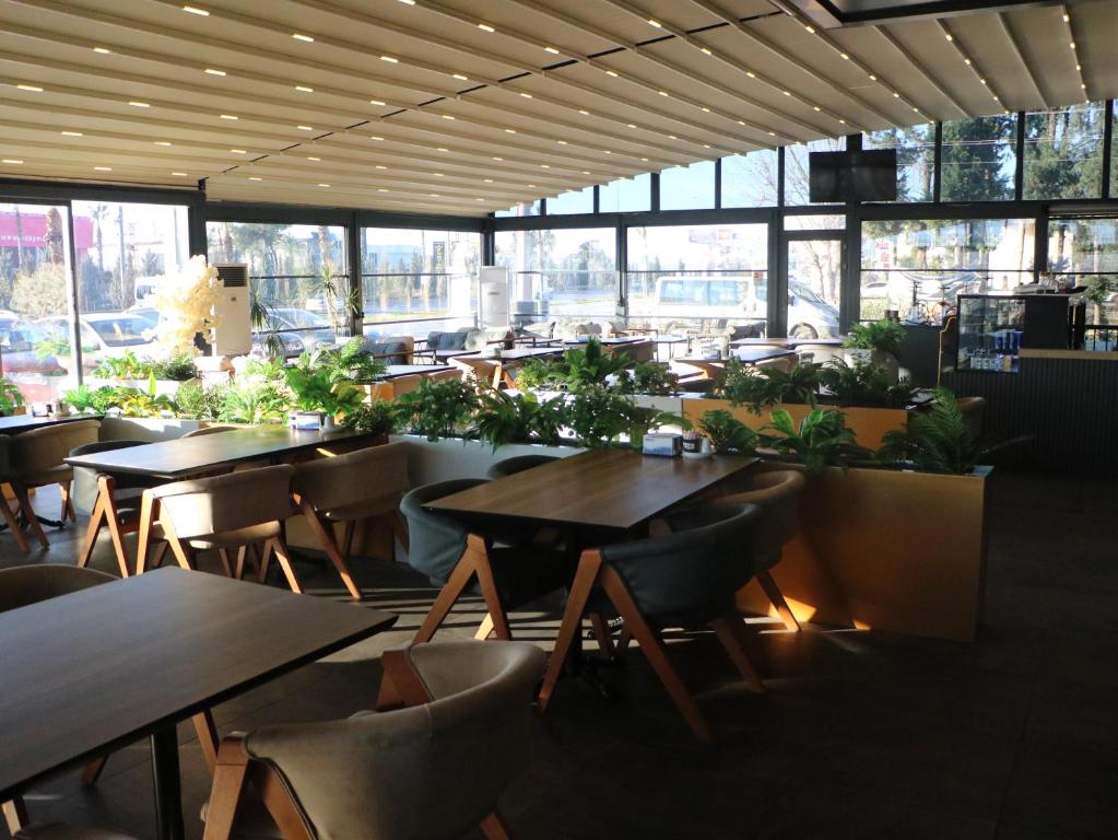 Restaurace v ubytování Isnova Hotel Airport