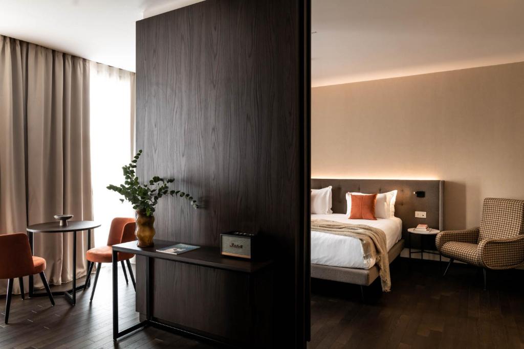 Postel nebo postele na pokoji v ubytování Litta Palace Milano