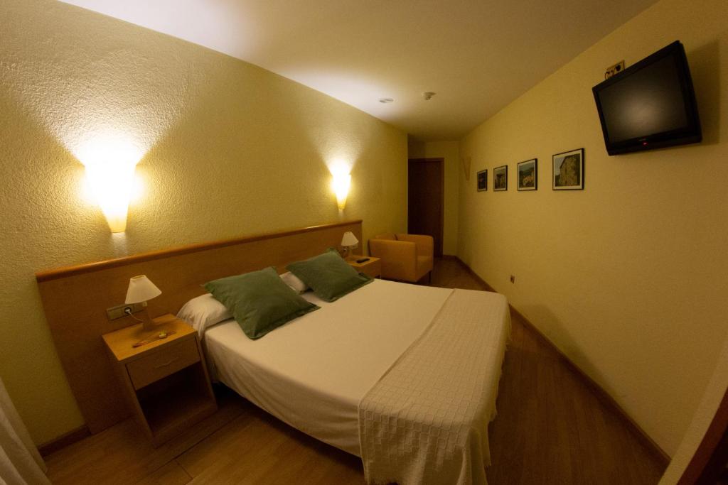 Postel nebo postele na pokoji v ubytování Hostal Cabrerès