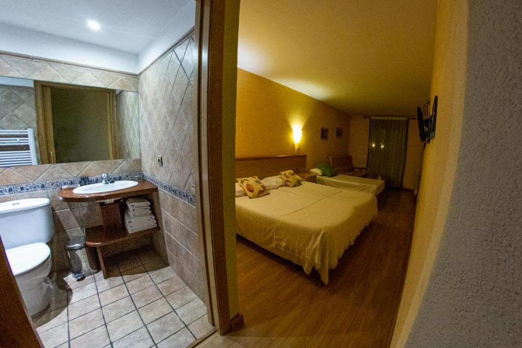 Postel nebo postele na pokoji v ubytování Hostal Cabrerès