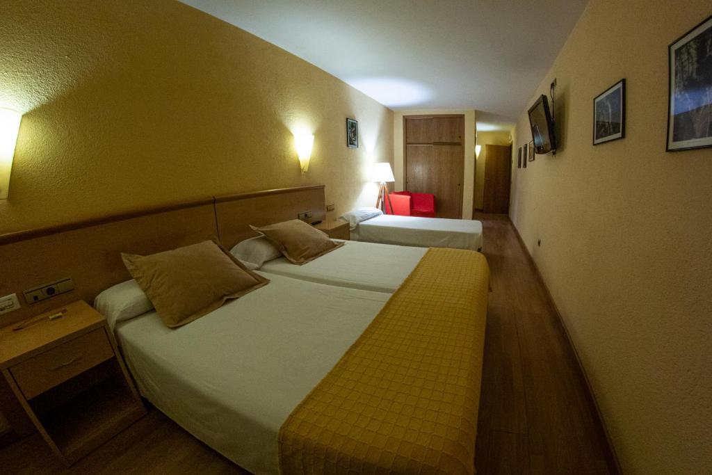 Postel nebo postele na pokoji v ubytování Hostal Cabrerès