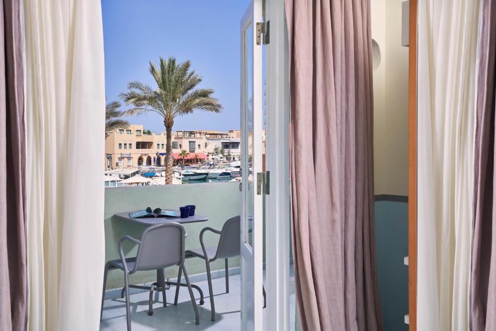 Turtle's Inn Hotel - 11