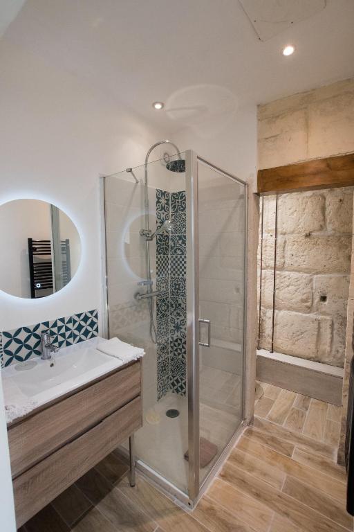 a bathroom with a shower and a sink at Ateliers, Terrasse - Parking - Clim in Arles