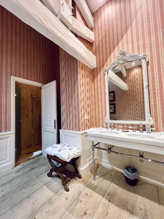 a bathroom with a sink and a mirror at Château du Tertre in Arsac