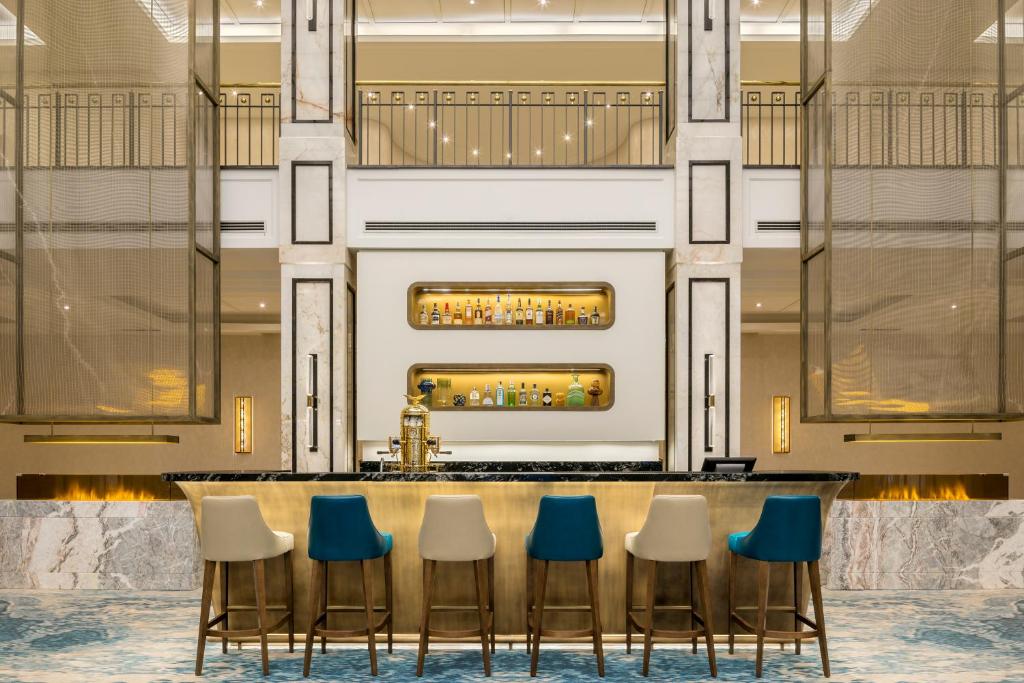 Ein Sitzbereich in der Unterkunft JW Marriott Hotel Berlin