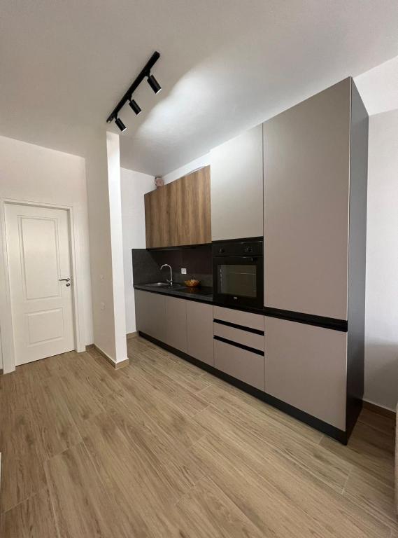 Waterfront Apartments - Image 4