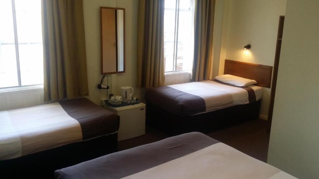 Arriva Hotel tesisinde bir odada yatak veya yataklar