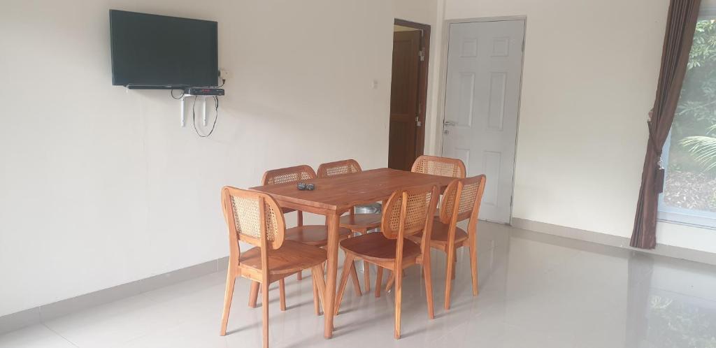 TV a/nebo společenská místnost v ubytování HOTEL CIPUNAGA