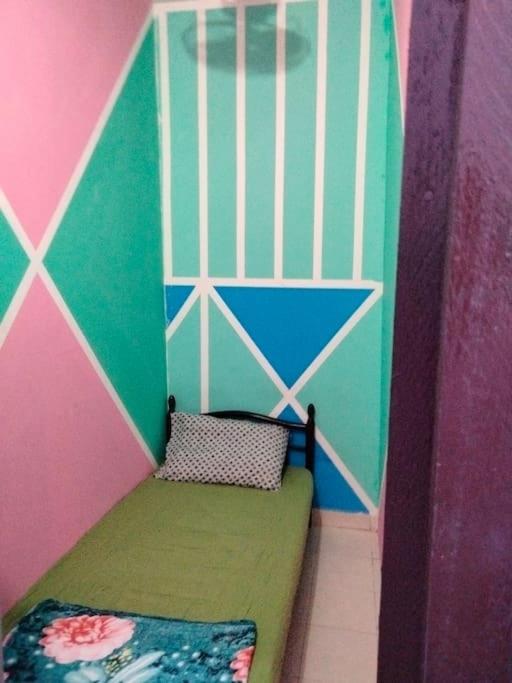 Burjuman metro PARTITION Private room 24303, Dubai Aktualisierte