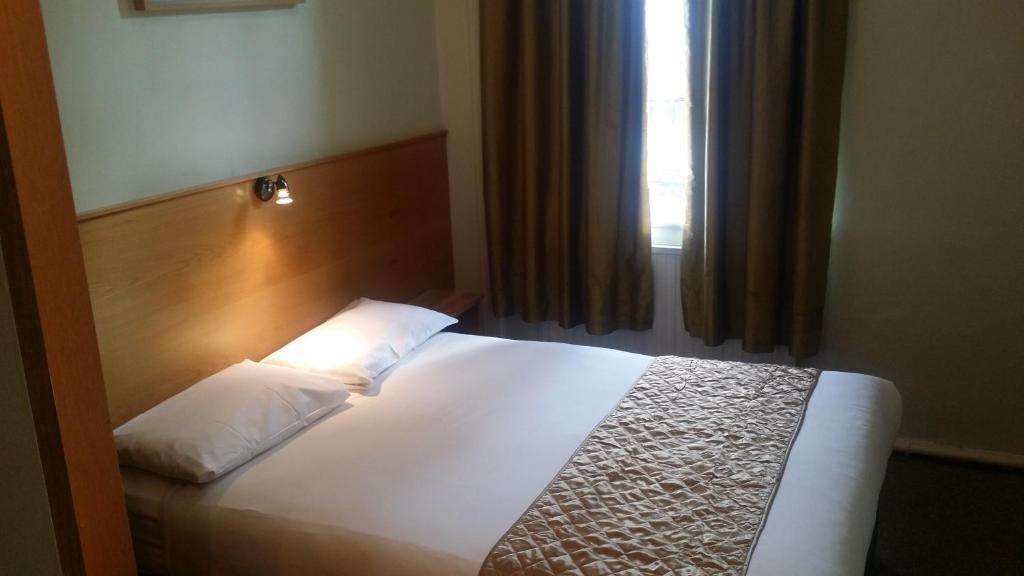 Postel nebo postele na pokoji v ubytování Arriva Hotel