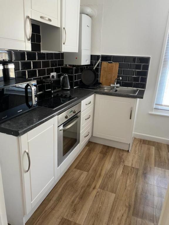 2 bed apartment near Stokes Croft Bristol. (GB Bristol)