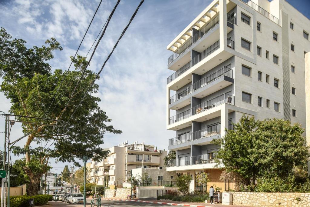 Charming 3 BR Apartment with Garden In Ramat Hasharon by Sea N' Rent, Tel  Aviv – Updated 2023 Prices