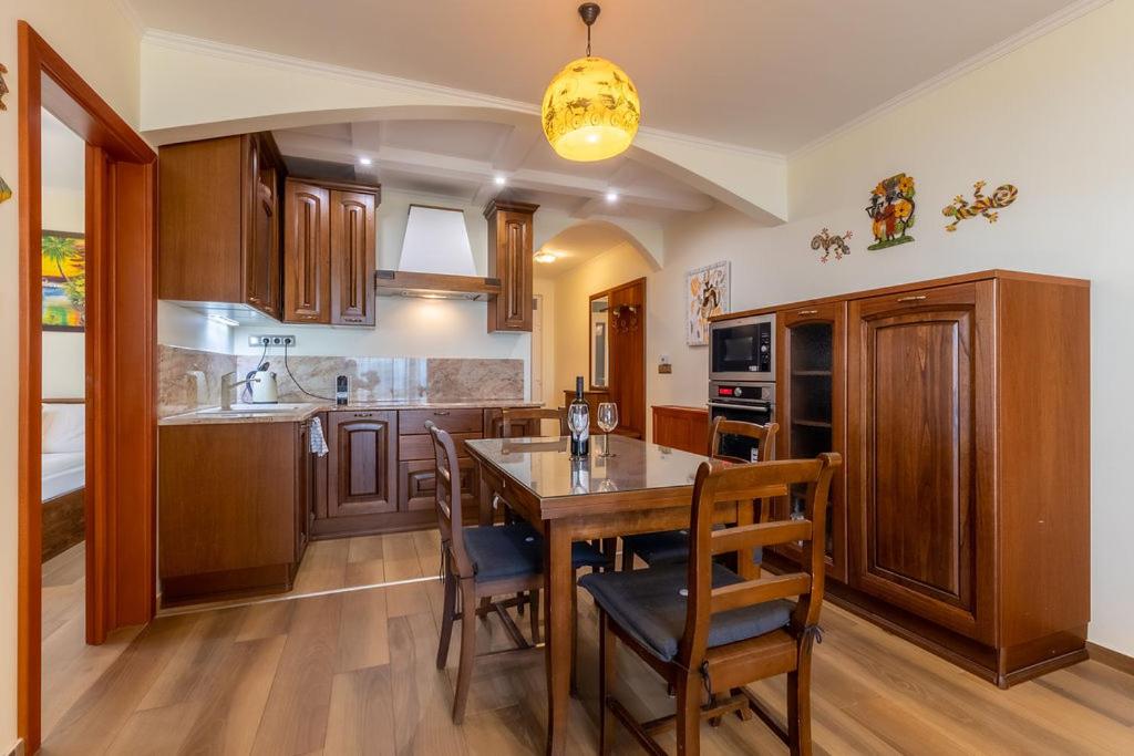 Ezüstpart Apartman By BLTN Siófok 8600 Siófok, Deák Ferenc sétány 2/C Fsz. 13. kép - 1