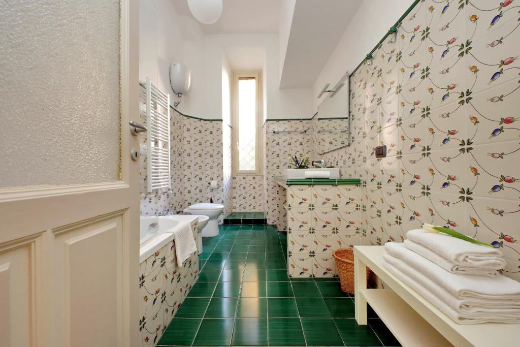 A bathroom at Boutique Apartment with view on Maxxi museum