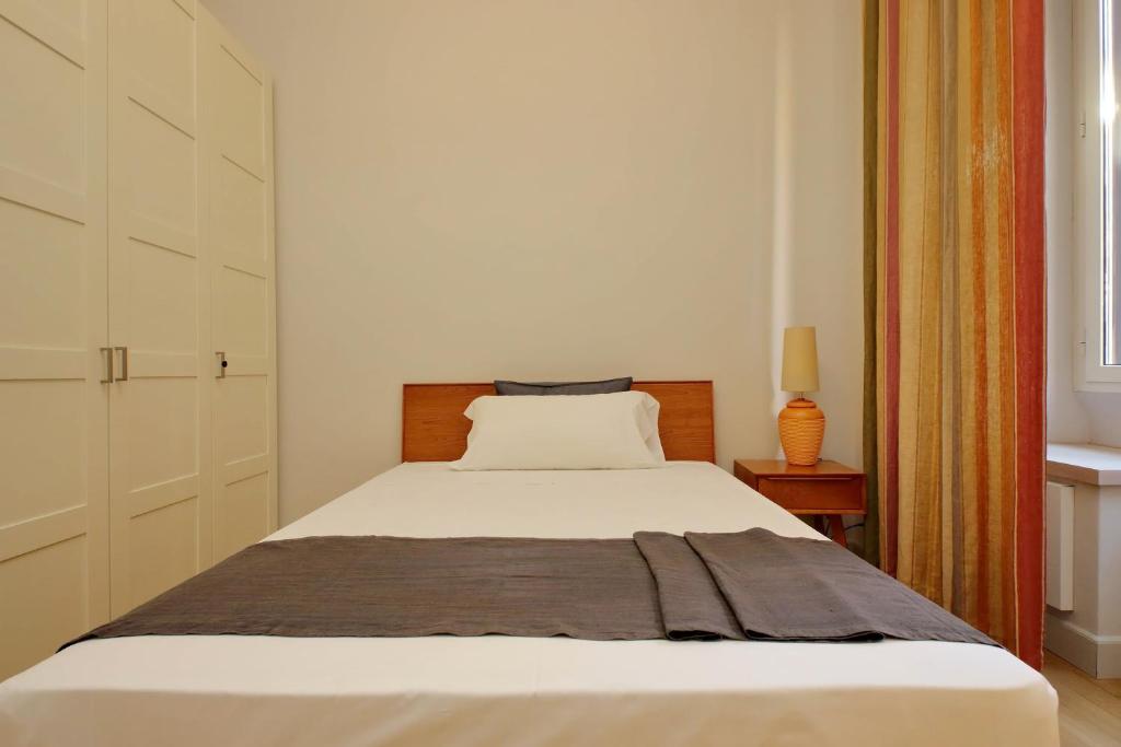 A bed or beds in a room at Boutique Apartment with view on Maxxi museum