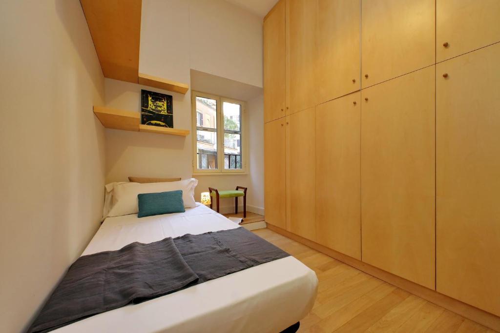 A bed or beds in a room at Boutique Apartment with view on Maxxi museum