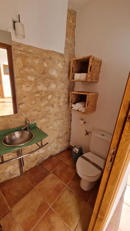 A bathroom at El Callejón
