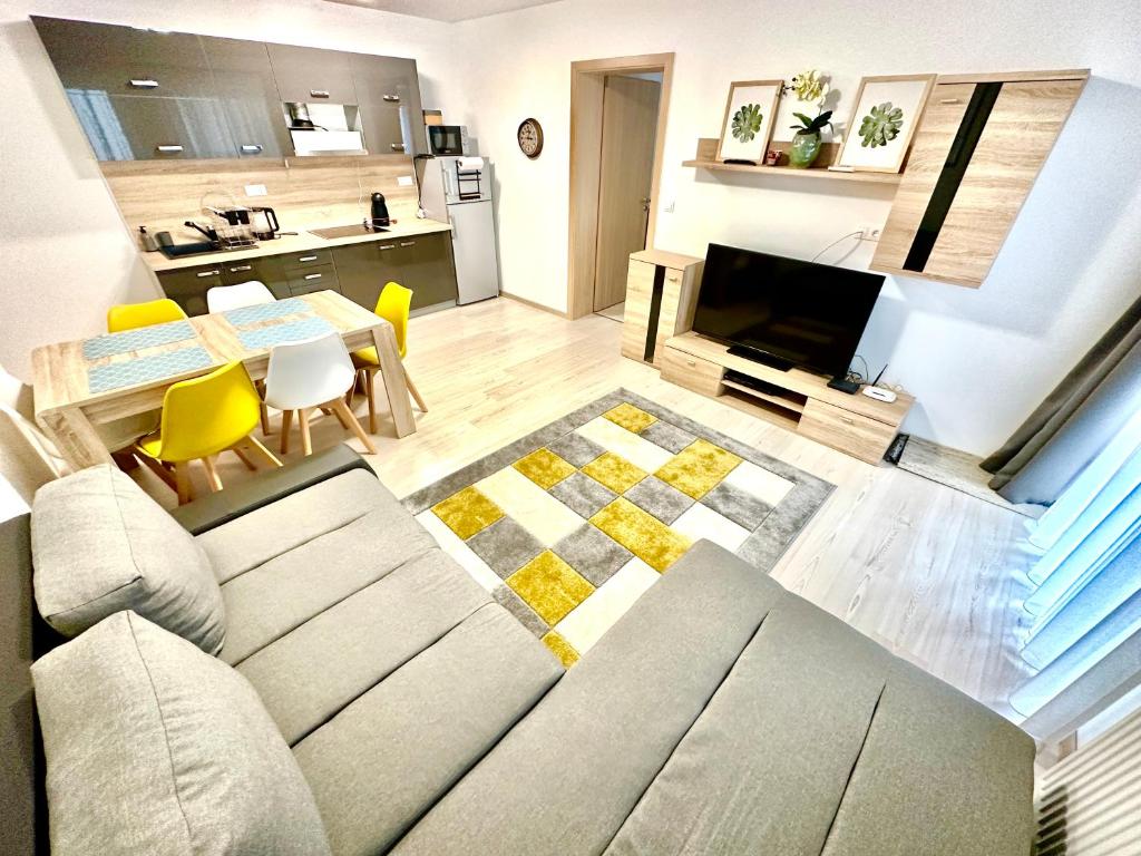 Kuchyňa alebo kuchynka v ubytovaní Pine Apartment & Pool