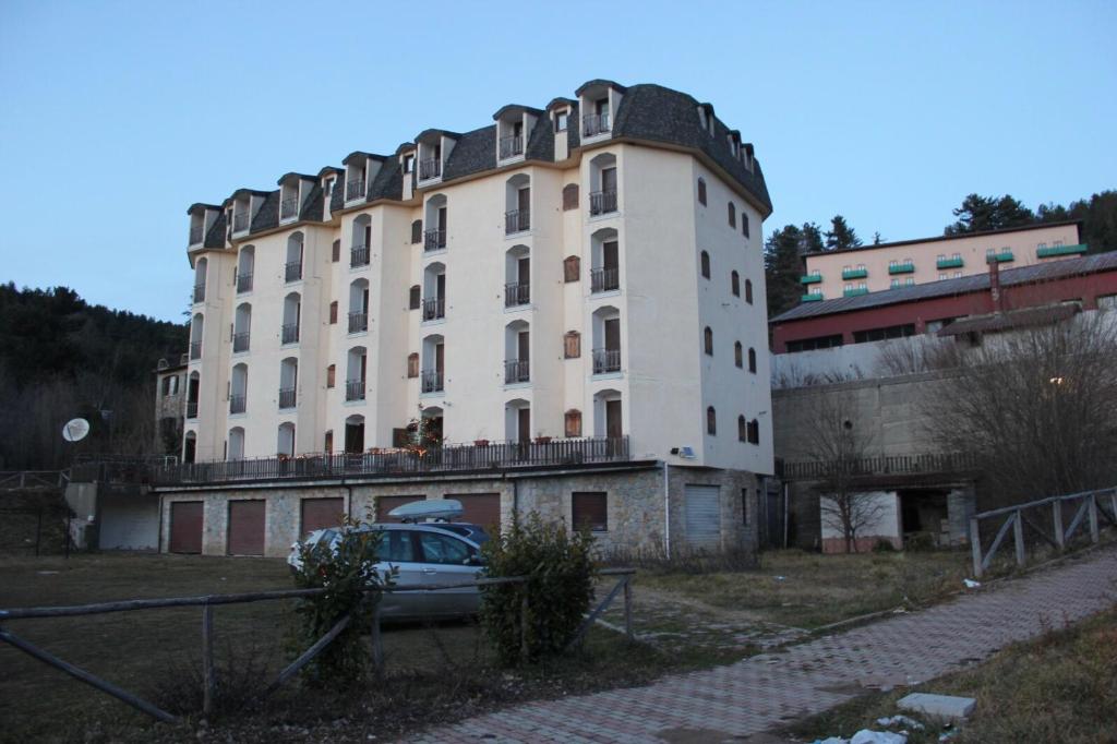 Budynek, w którym mieści się apartament