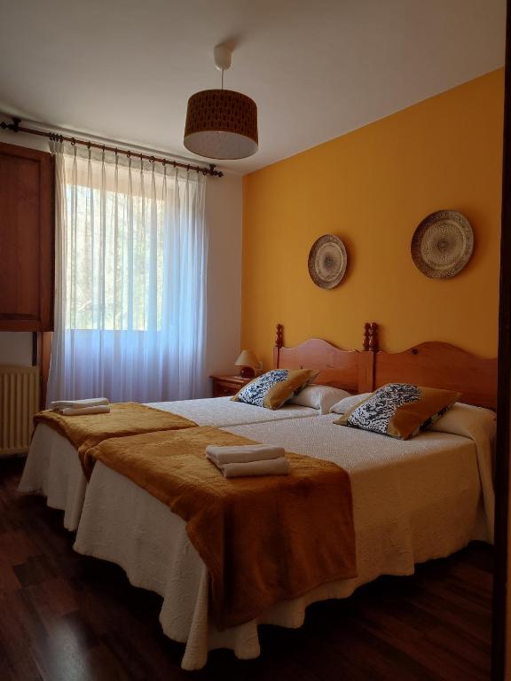 Postel nebo postele na pokoji v ubytování La Salmonera Cangas de Onís