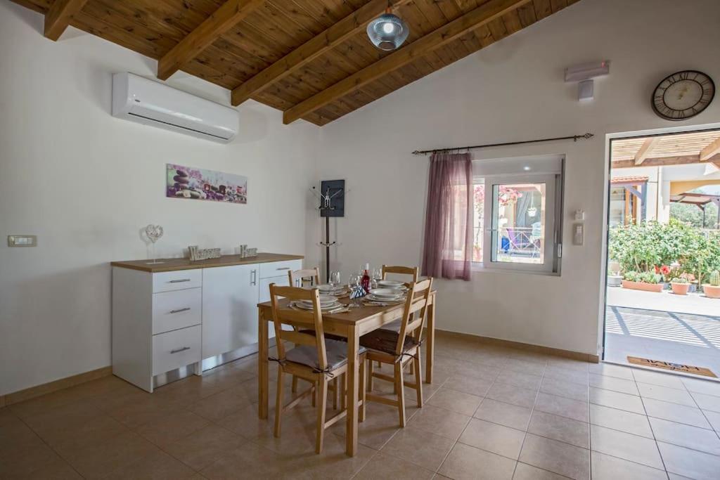 Kuchyň nebo kuchyňský kout v ubytování Serenity Studio Beach Home