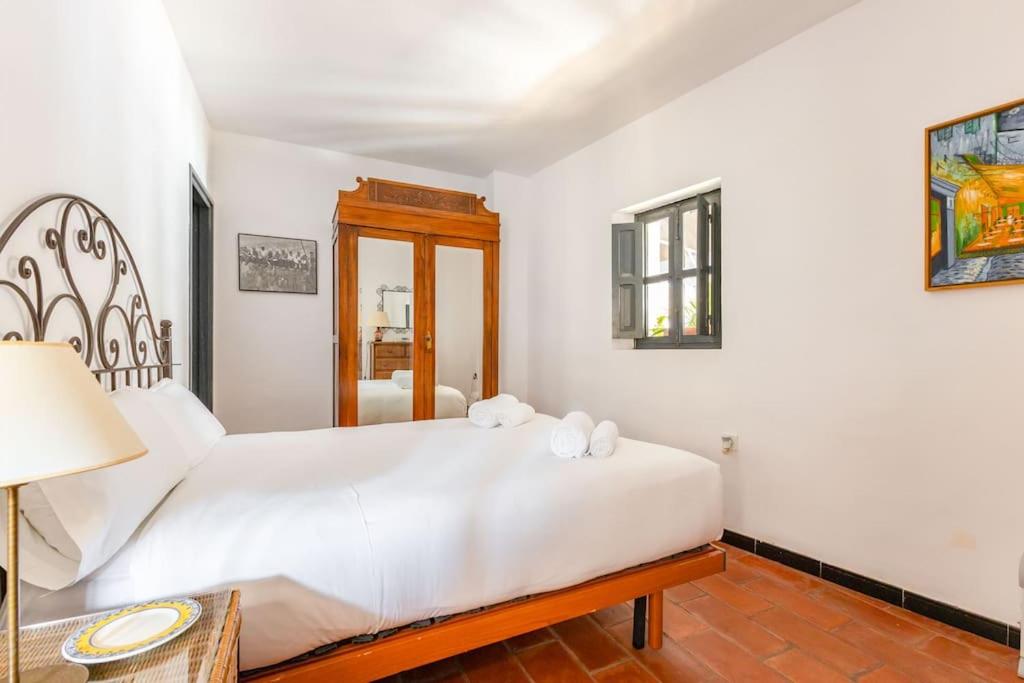 A bed or beds in a room at Corral central oasis