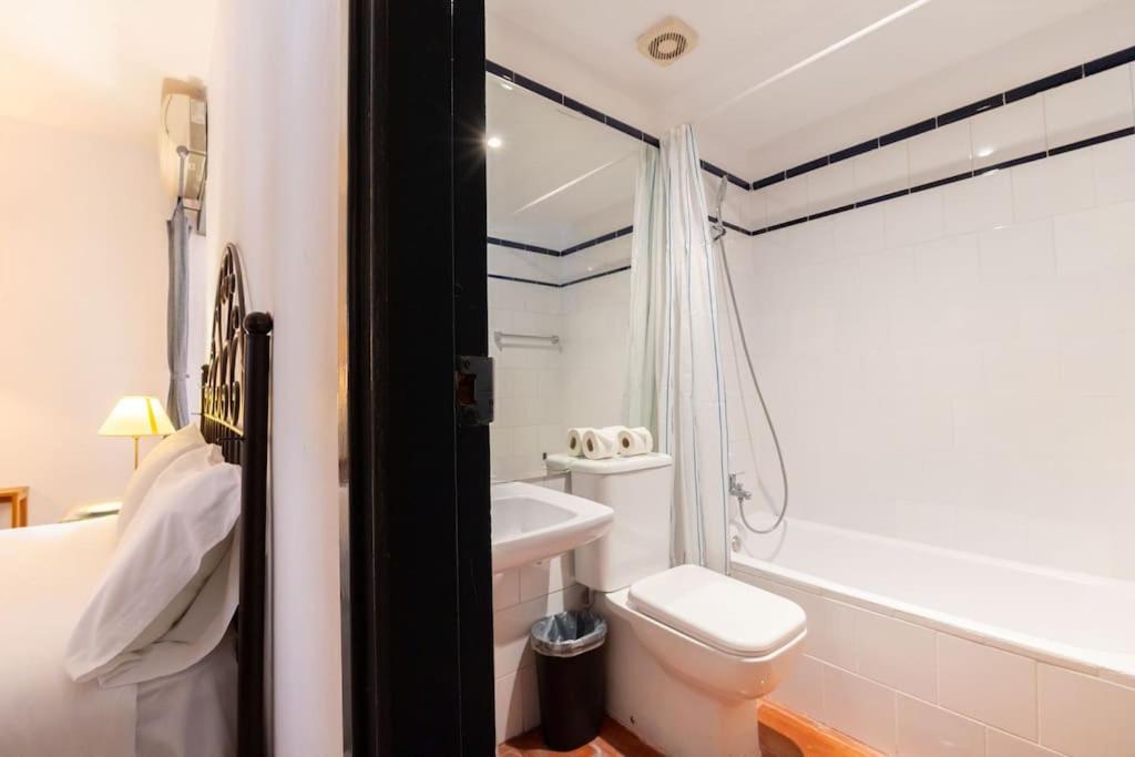 A bathroom at Corral central oasis