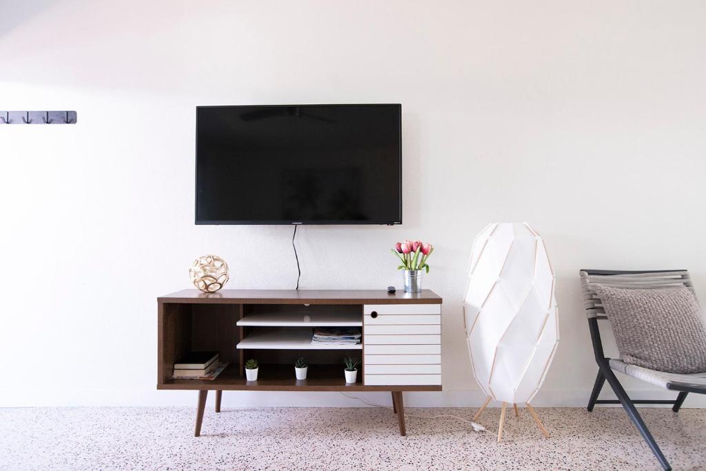TV a/nebo společenská místnost v ubytování Casa Limonada Boutique Motel