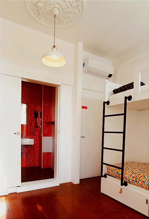 Aveiro Rossio Hostel - Bett In 4-Betten-Schlafsaal Mit Eigenem Bad