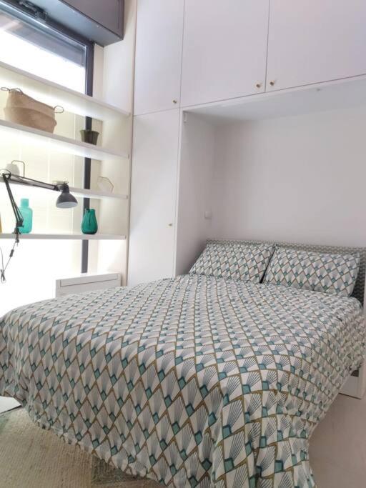A bed or beds in a room at La vetrina sulla città