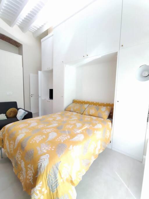 A bed or beds in a room at La vetrina sulla città