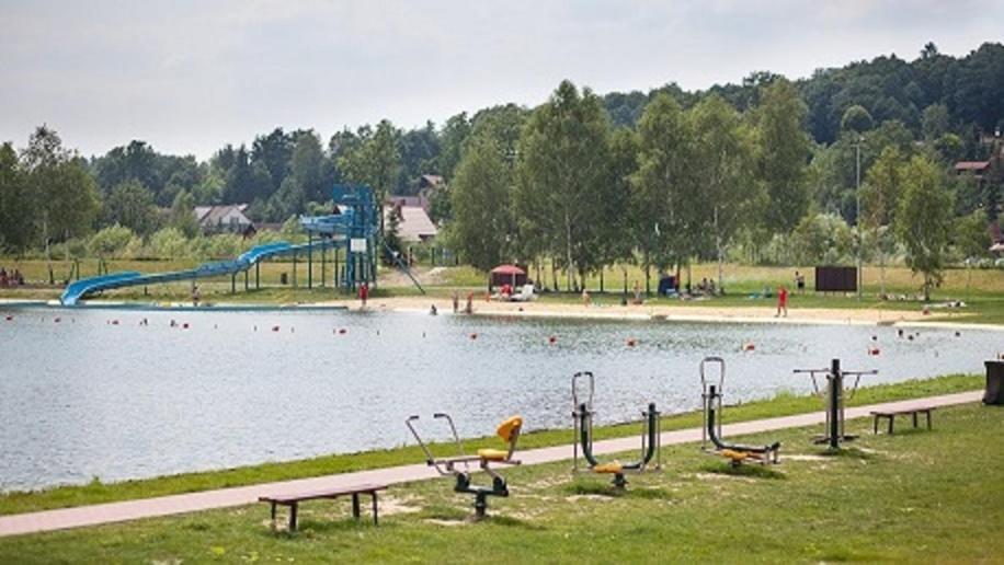 Fotografia z galérie ubytovania Domek całoroczny pod sosenką v destinácii Łapanów