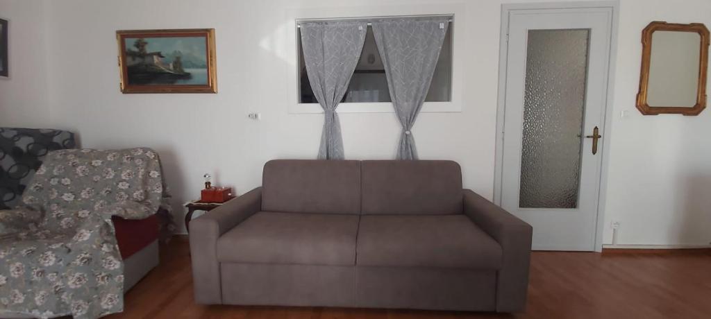 Część wypoczynkowa w obiekcie APPARTAMENTO HEIDI IN CENTRO STORICO