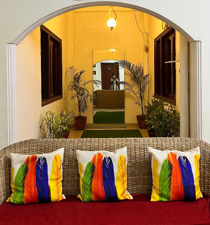Posezení v ubytování Alibaba’s Indiana Homestay
