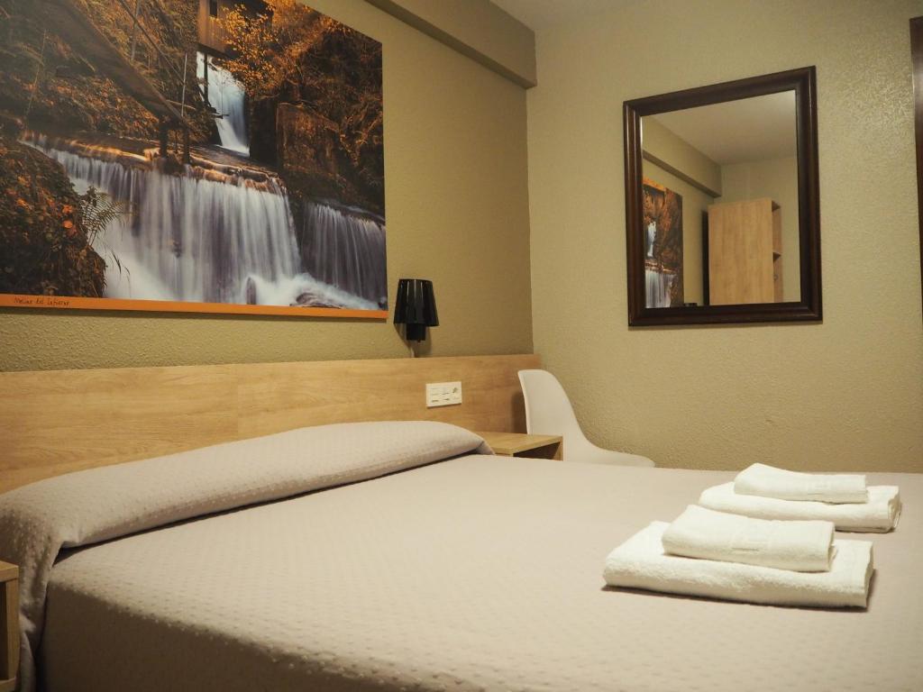 Postel nebo postele na pokoji v ubytování Hostal Acella