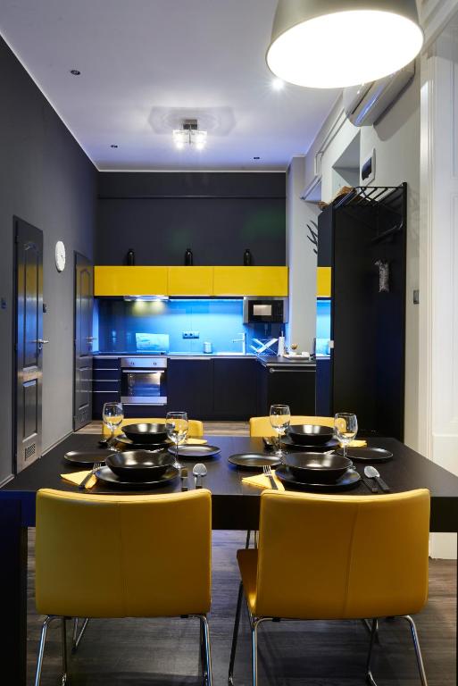 Fotografia z galérie ubytovania Central Location Yellow-Black Apartment v Budapešti