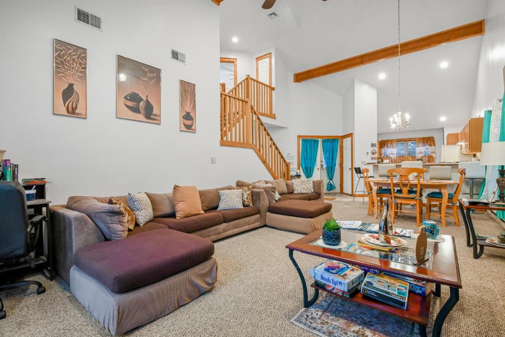 Whispering Pines - Housity