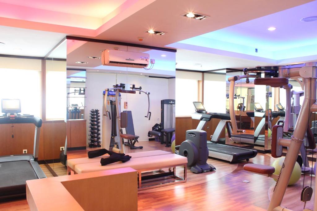 Fitness centrum a/nebo fitness zařízení v ubytování ASTON Pluit Hotel & Residence