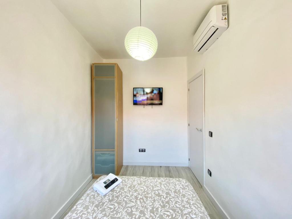 A television and/or entertainment centre at Piramides 1 Apartment