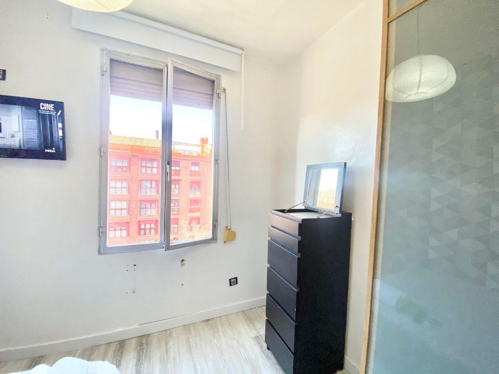 A television and/or entertainment centre at Piramides 1 Apartment