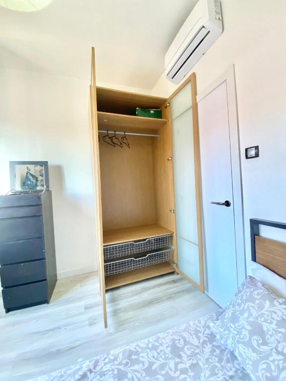 A bed or beds in a room at Piramides 1 Apartment
